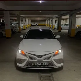 Toyota Camry 2021