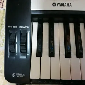 YAMAHA PSR 740