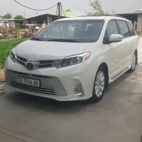 Toyota Sienna 2015
