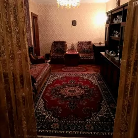 11мкр 1этаж 2х ком смежка 60кв