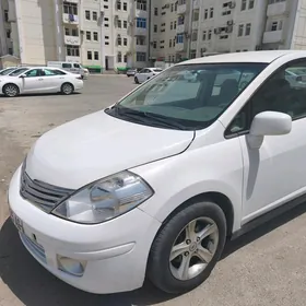Nissan Tiida 2010