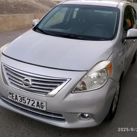 Nissan Versa 2012