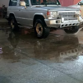 Mitsubishi Pajero 1987
