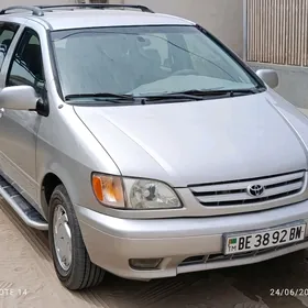 Toyota Sienna 2001