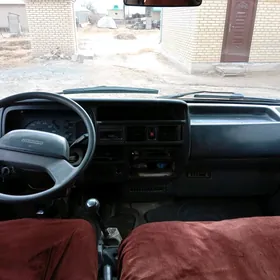 Mazda B2000 1998