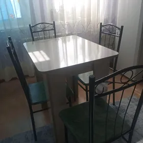 Стол и 4 стула