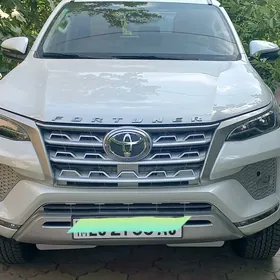 Toyota Fortuner 2024