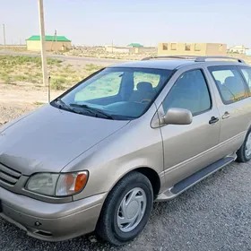 Toyota Sienna 2001