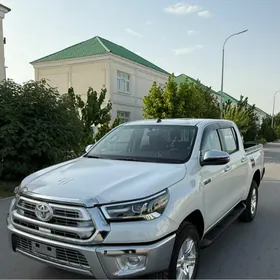 Toyota Hilux 2025