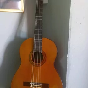 Gitara yamaha