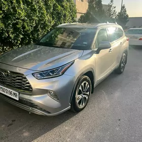 Toyota Highlander 2021
