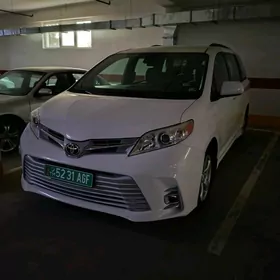 Toyota Sienna 2018