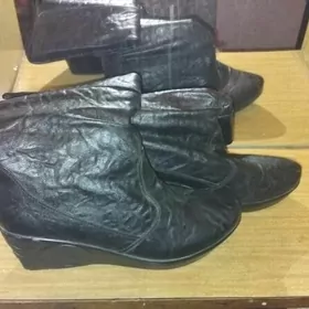 Сапоги женские.