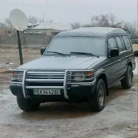 Mitsubishi Pajero 1995