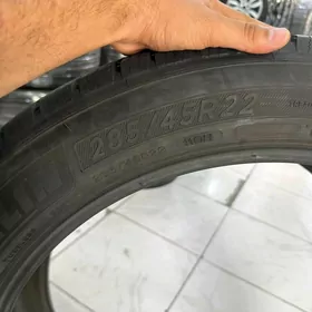 285 45 22 Michelin