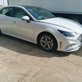 Hyundai Elantra 2022