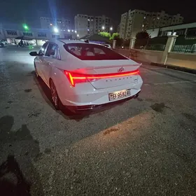 Hyundai Elantra 2021