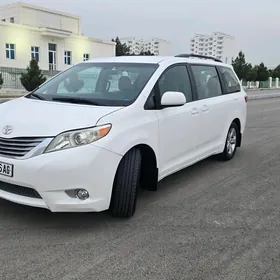 Toyota Sienna 2015