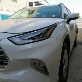 Toyota Highlander 2021