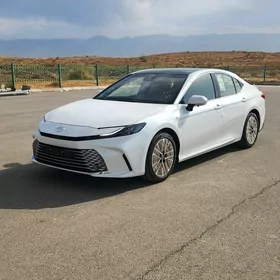 Toyota Camry 2025