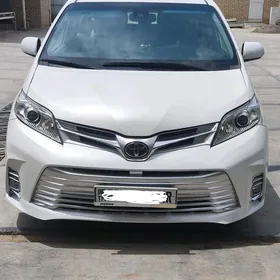 Toyota Sienna 2019