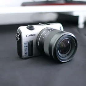 Canon eos m CaniCanon eos m