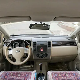 Nissan Tiida 2010