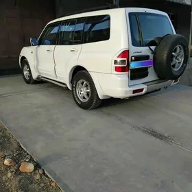 Mitsubishi Pajero 2001
