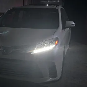 Toyota Sienna 2020
