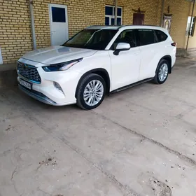 Toyota Highlander 2021
