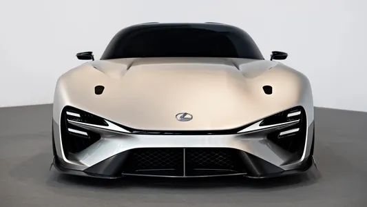 Lexus Toyota Supra-nyň kaşaň görnüşini çykarar 