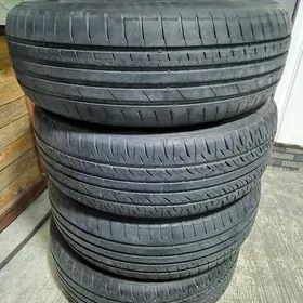 Teker 215/65/16