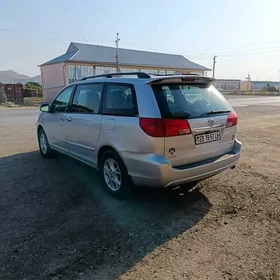 Toyota Sienna 2004