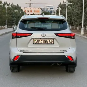 Toyota Highlander 2021