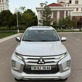 Mitsubishi Pajero 2020