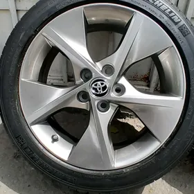Palta camry 235 45 18 Disga