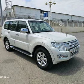 Mitsubishi Pajero 2015