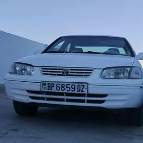 Toyota Camry 1999