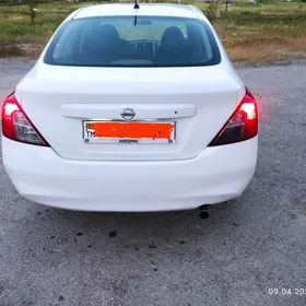 Nissan Versa 2012