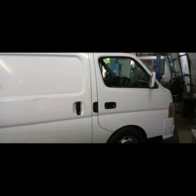 Nissan Urvan 2009