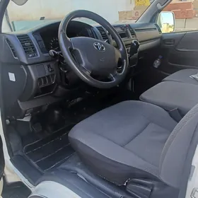 Toyota Hiace 2018