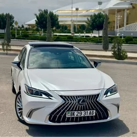 Lexus ES 2019