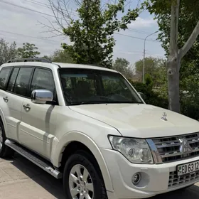 Mitsubishi Pajero 2014