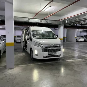 Toyota Hiace 2019