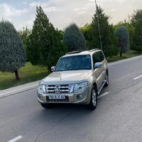 Mitsubishi Pajero 2013