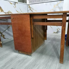 стол.     stol