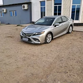 Toyota Camry 2021