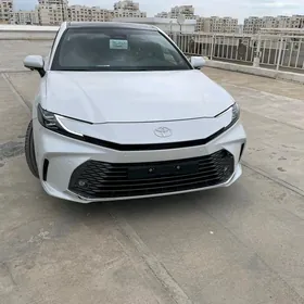 Toyota Camry Hybrid 2025