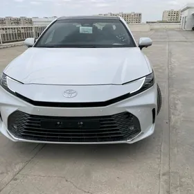 Toyota Camry Hybrid 2025