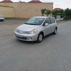 Nissan Versa 2011
